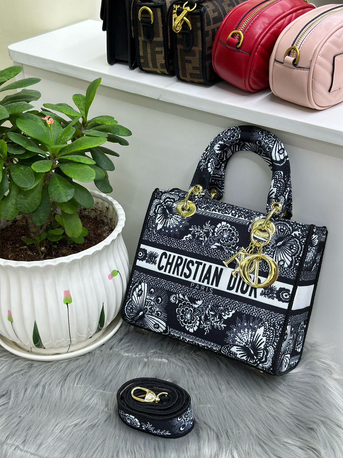 DIOR